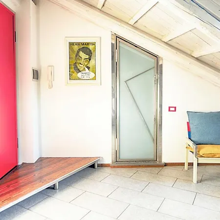 Central Elegant 150sqm Apt + 2 Bathrooms + Garage *