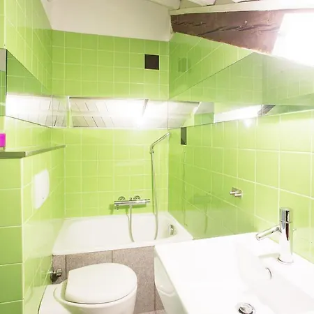 Central Elegant 150sqm Apt + 2 Bathrooms + Garage * 都灵
