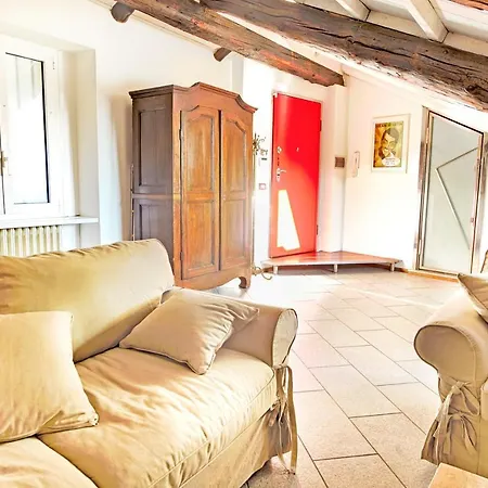 Central Elegant 150sqm Apt + 2 Bathrooms + Garage Apartment