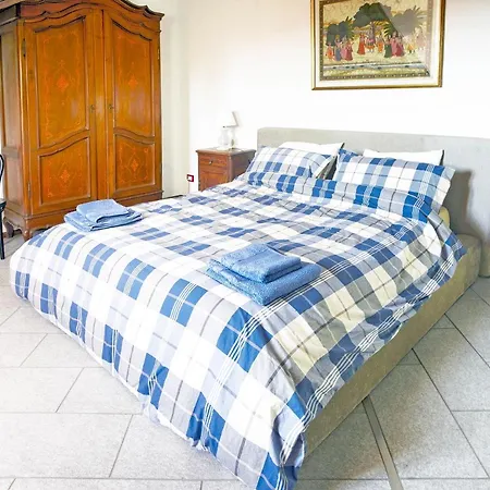 公寓 Central Elegant 150sqm Apt + 2 Bathrooms + Garage *