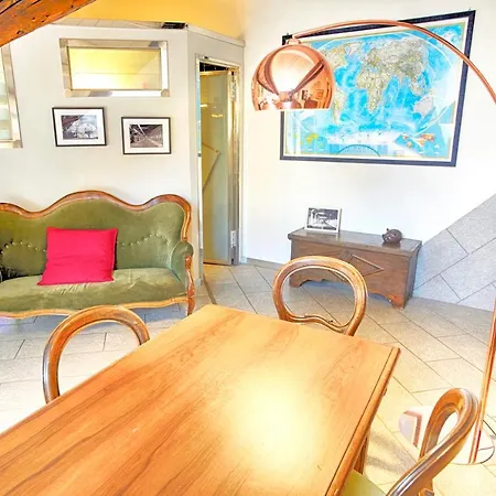 Apartment Central Elegant 150sqm Apt + 2 Bathrooms + Garage