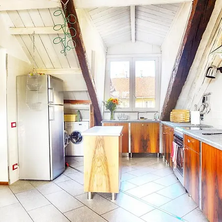 Central Elegant 150sqm Apt + 2 Bathrooms + Garage Apartment *