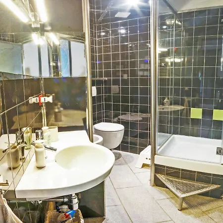 公寓 Central Elegant 150sqm Apt + 2 Bathrooms + Garage *