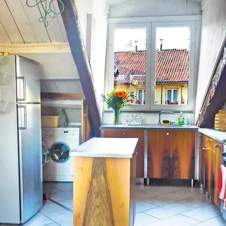 Central Elegant 150sqm Apt + 2 Bathrooms + Garage *