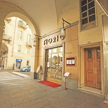公寓 Central Elegant 150sqm Apt + 2 Bathrooms + Garage