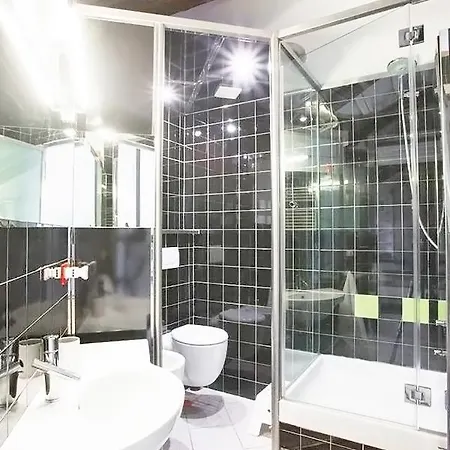 Central Elegant 150sqm Apt + 2 Bathrooms + Garage 公寓 都灵